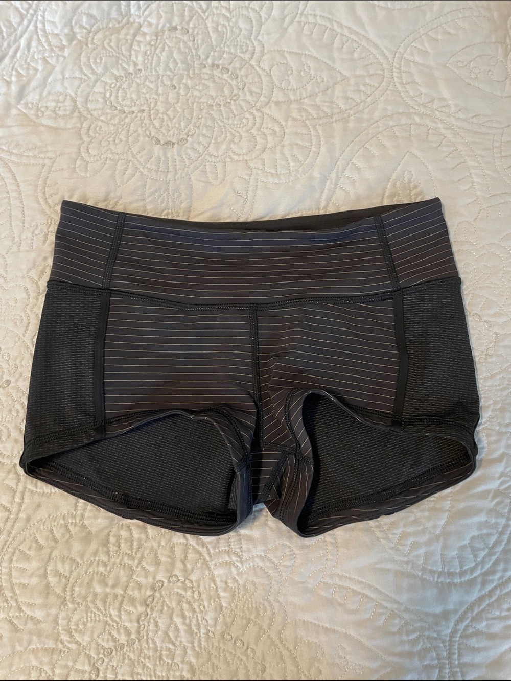 lululemon athletica Hot yoga Bikram conduit Shorts sz 6 black NWOT